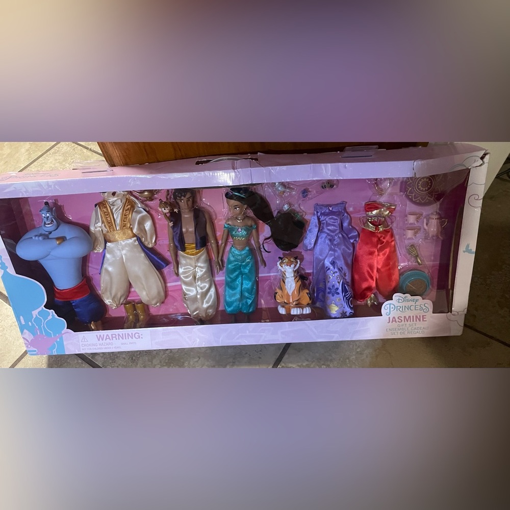 NIB Disney Jasmine and Aladdin Doll Set with Blue and Gold Outfits - RARE!